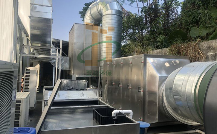 VOCS有機廢氣處理工程升級改造氣旋混合噴淋塔+活性炭環(huán)保設備工程案例